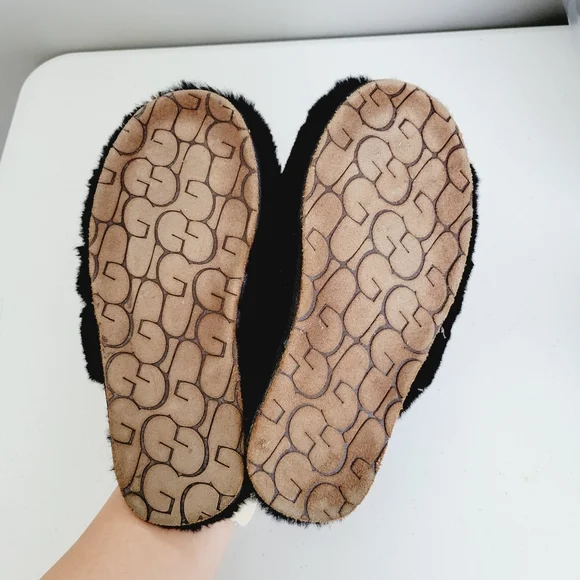 UGG Slippers - Picture 4 of 6